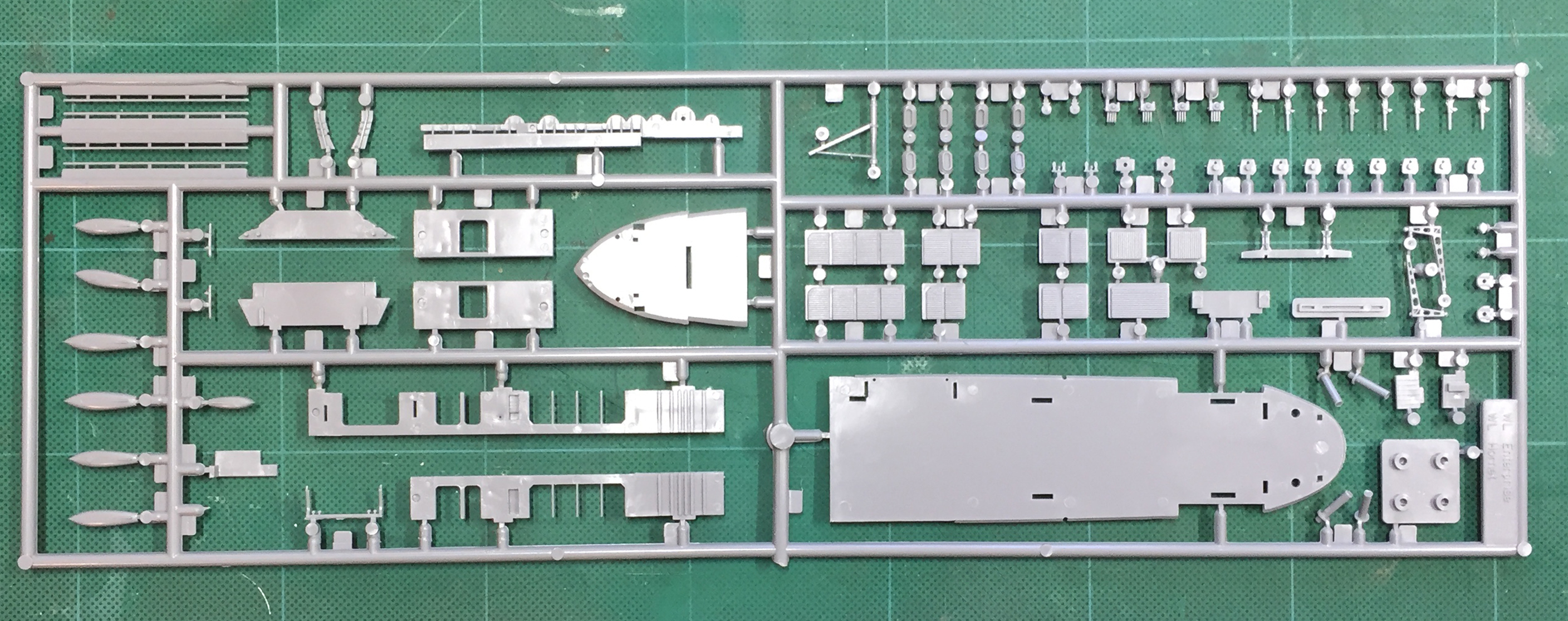 Tamiya 1-700 Enterprise A2.jpg