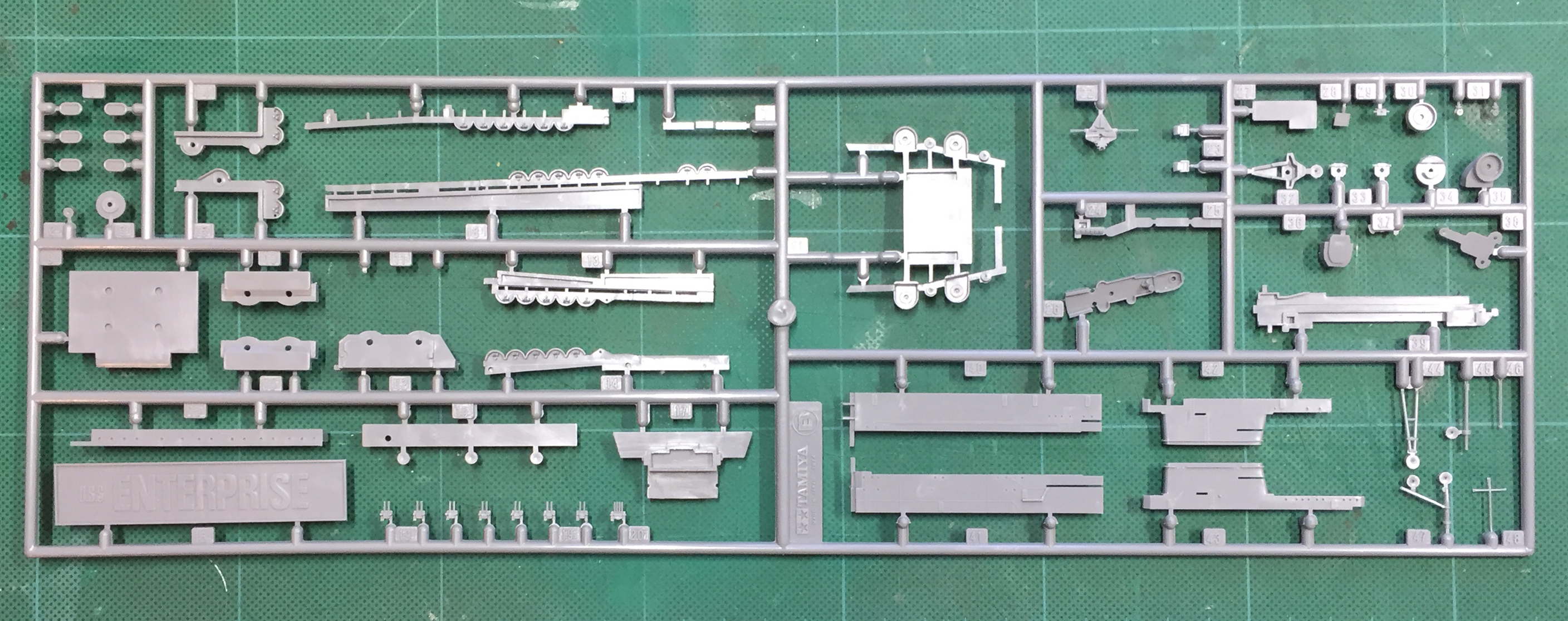 Tamiya 1-700 Enterprise B1.jpg