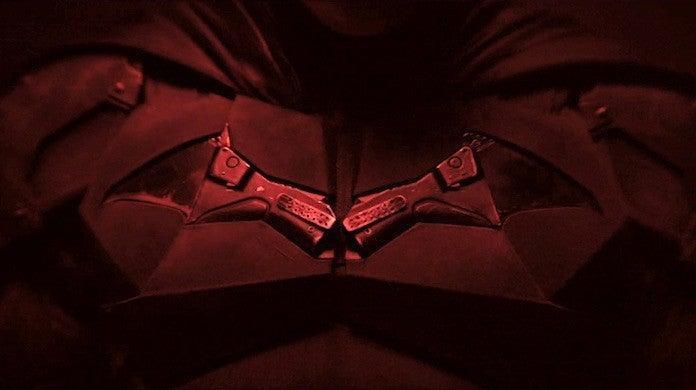 the-batman-robert-pattinson-chest-logo-1207018.jpg