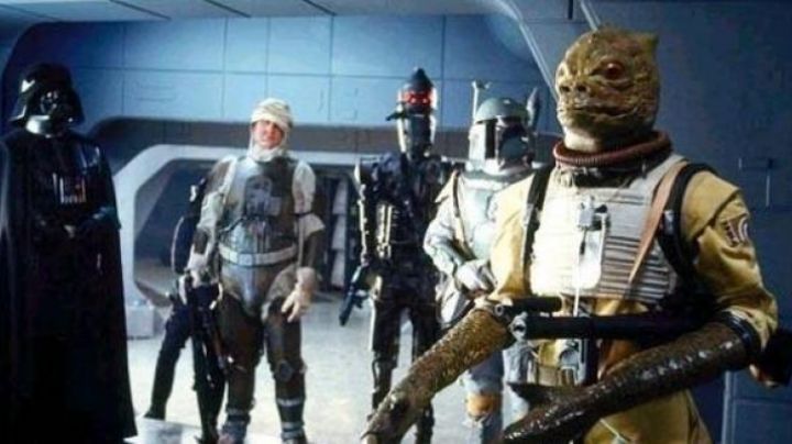 The-mask-of-the-bounty-hunter-Bossk-in-Star-Wars-V-The-Empire-against-attack.jpg