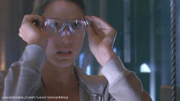 Thirteen-Ghosts-Hero-Working-Ghost-Glasses-2.jpg