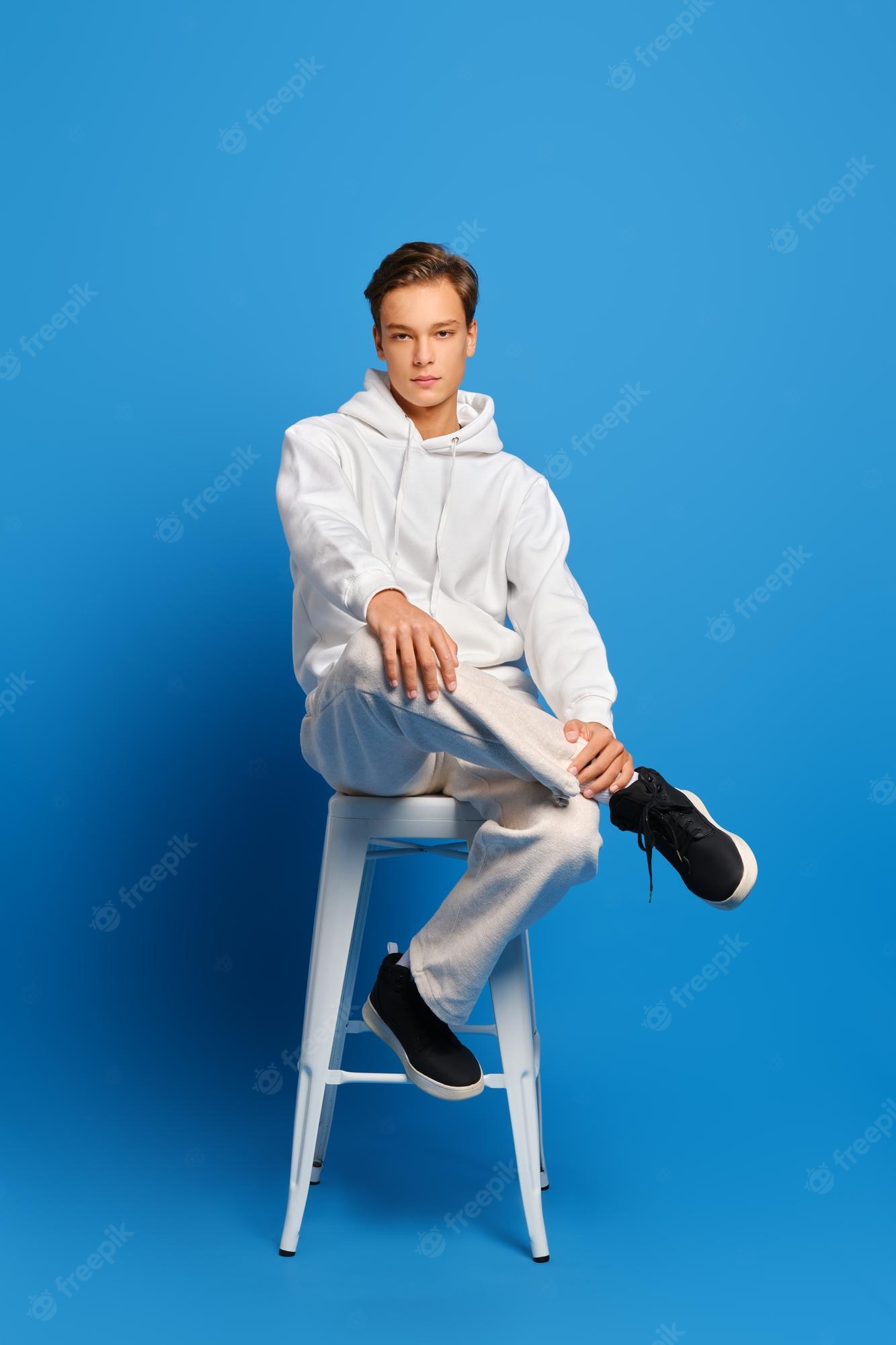 ting-tall-chair-blue-studio-background_105609-7714.jpg