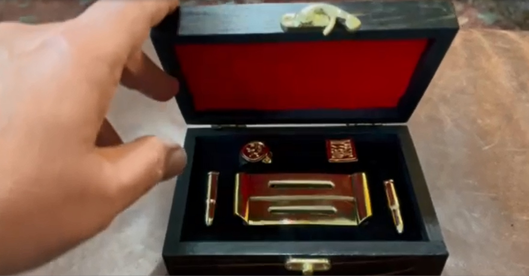 TMWTGG _Buckle from www.TheSpyBoys.com (22).jpg