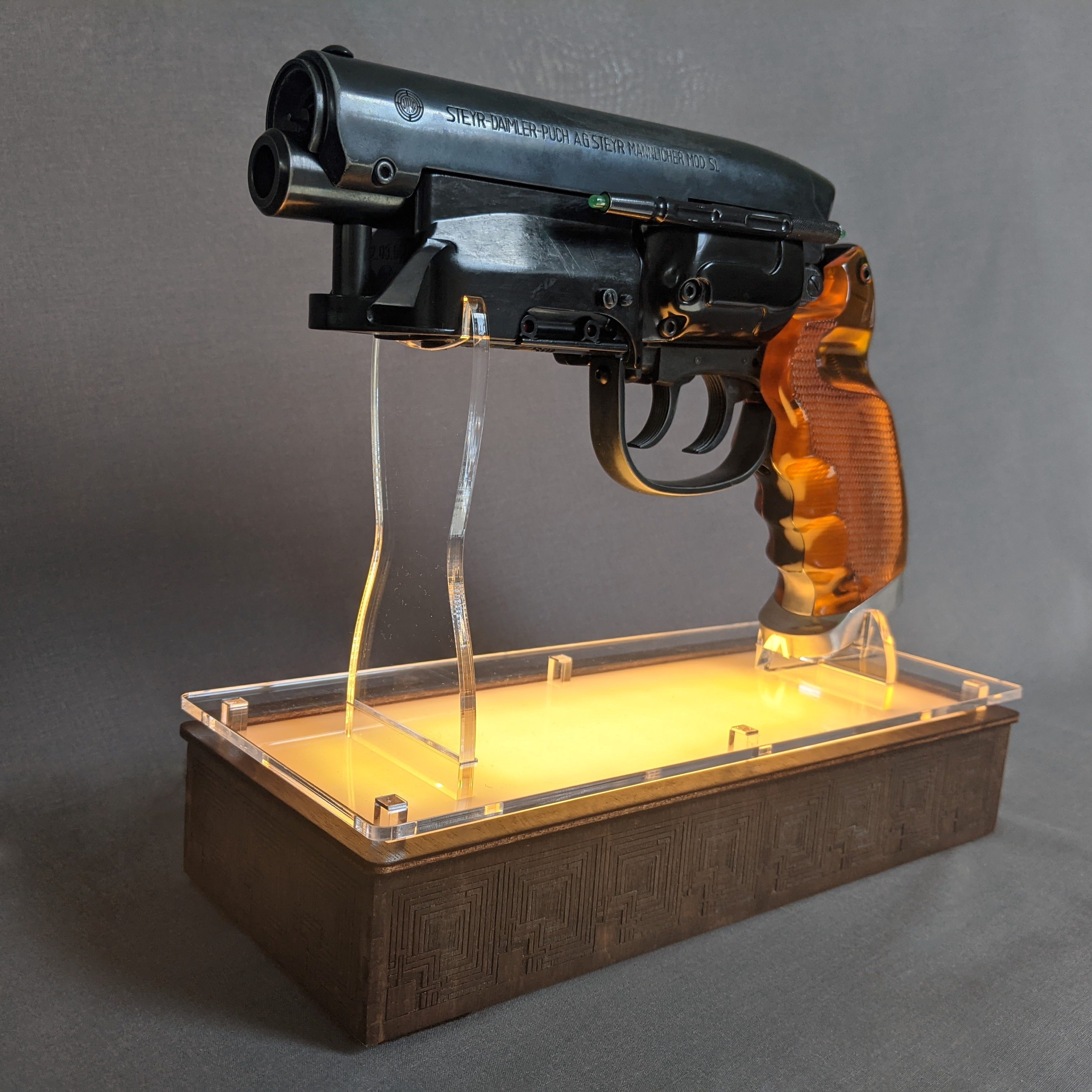 Tomenosuke Blade Runner Blaster Custom Stand - Akwalek RPF