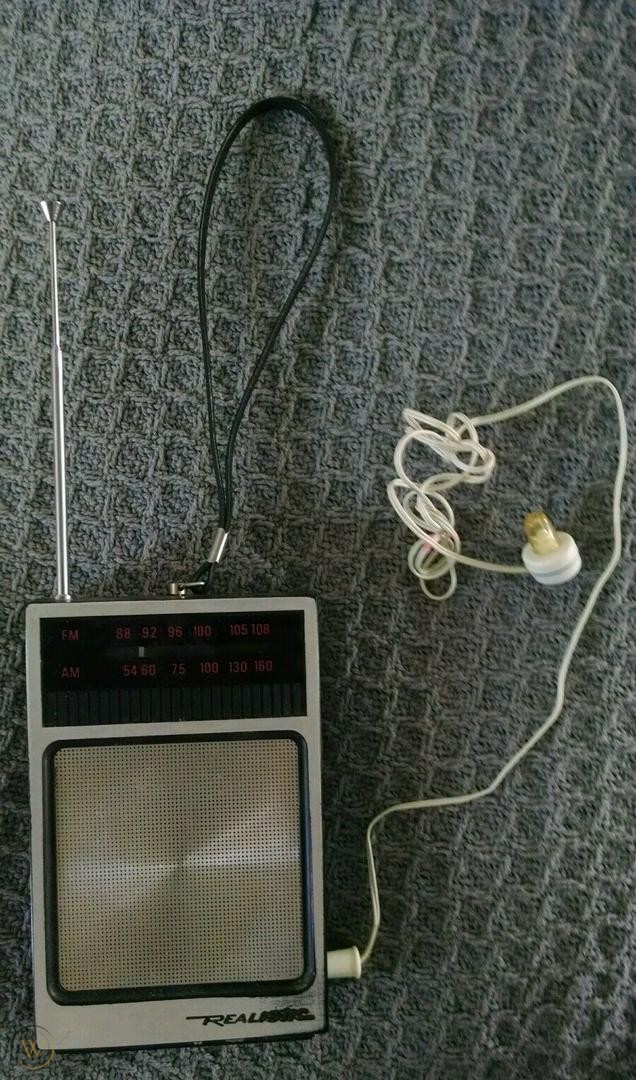 vintage-transistor-radio-earpiece_1_96c67c0308a96d6012d3e0c253f9373c.jpg