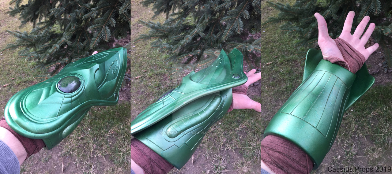 zeratul_warp_blade_from_starcraft_2_by_cassiusprops-dd1ajep.jpg