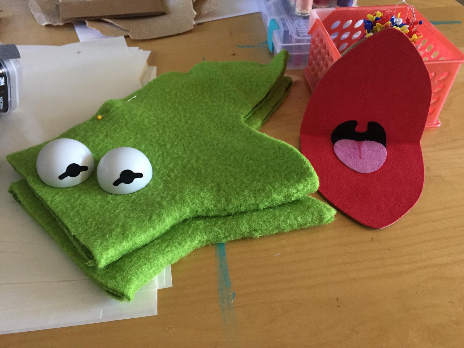 Hand stitched Kermit the Frog puppet replica!! (Early builds/old patterns) | RPF Costume and