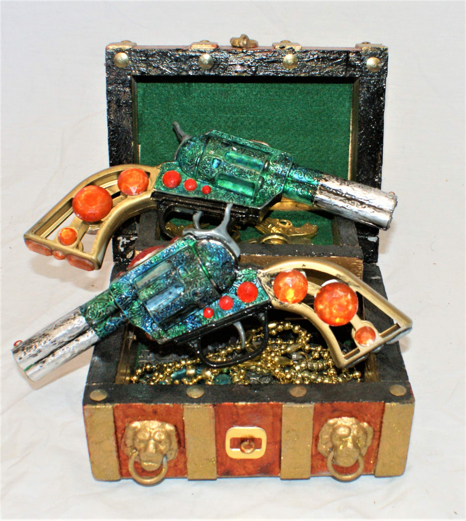 0 Emerald Revolver Display