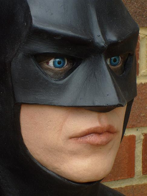 89 cowl and Keaton head up close.