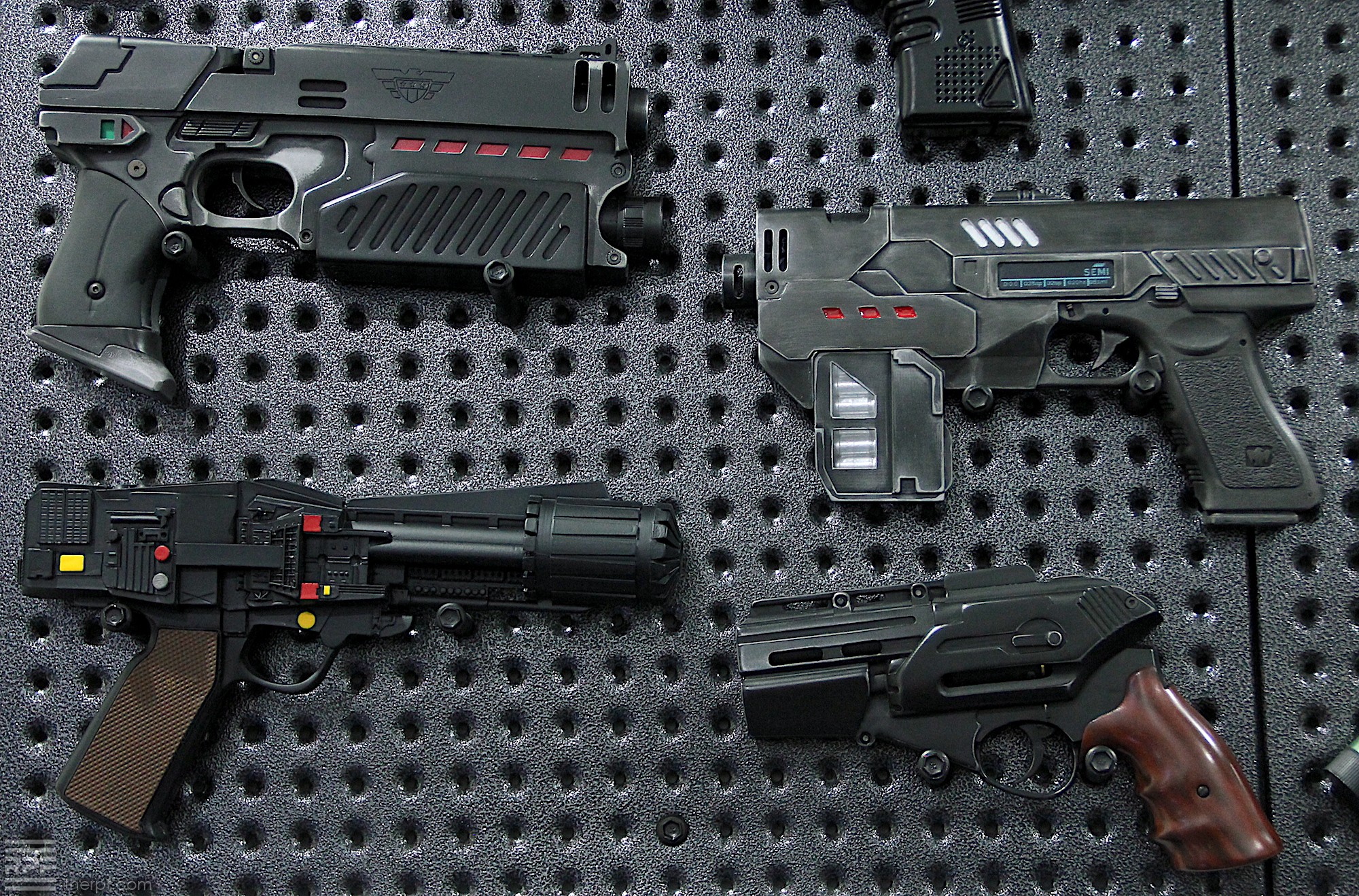 9_Dredd_BSG_Guns