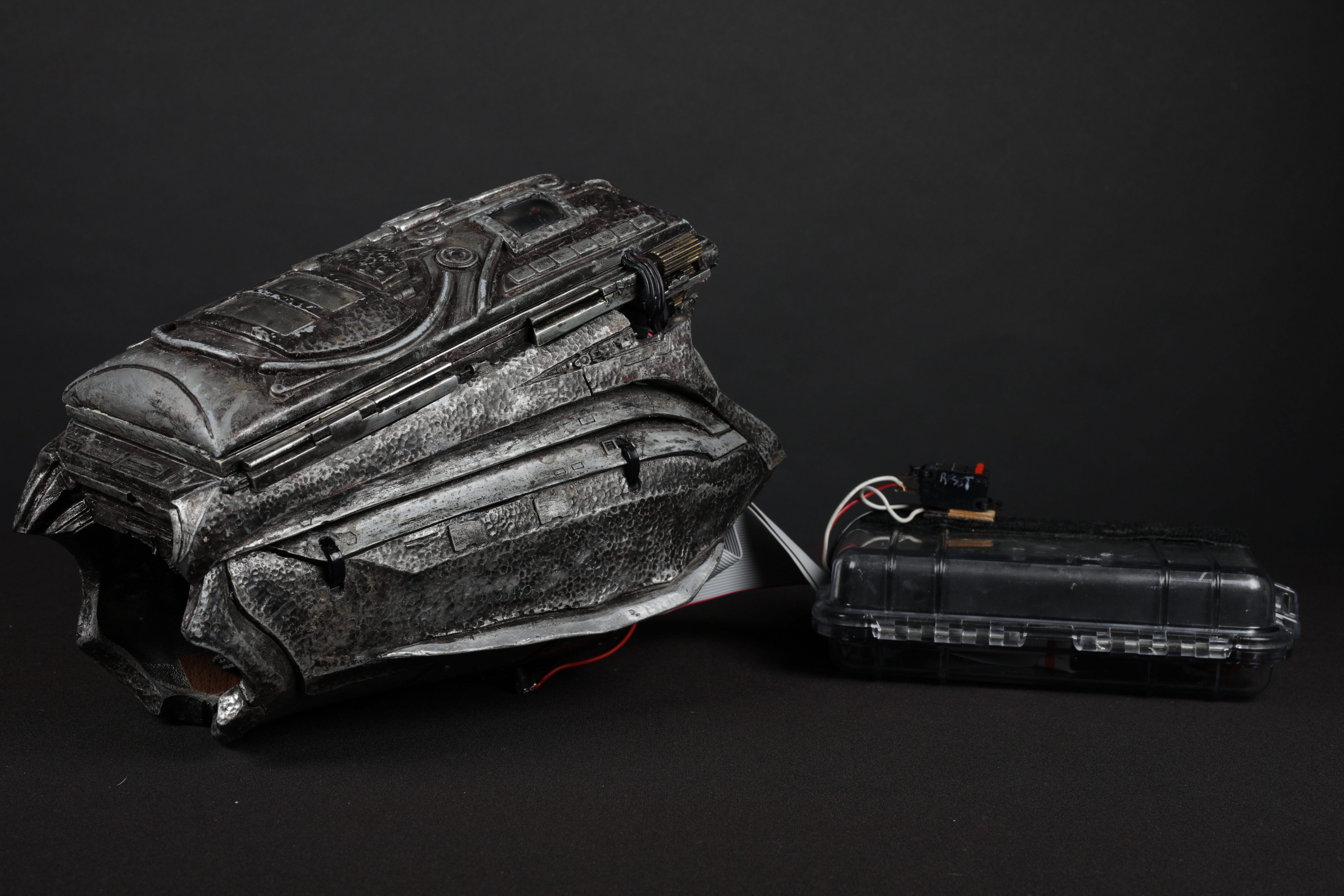 Aliens Vs Predator Requiem - Wolf Predator Left Gauntlet 51
