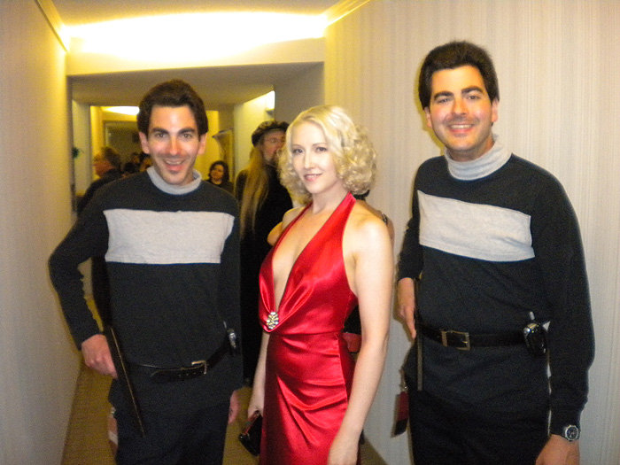 As Caprica 6, getting caught by Sandmen.