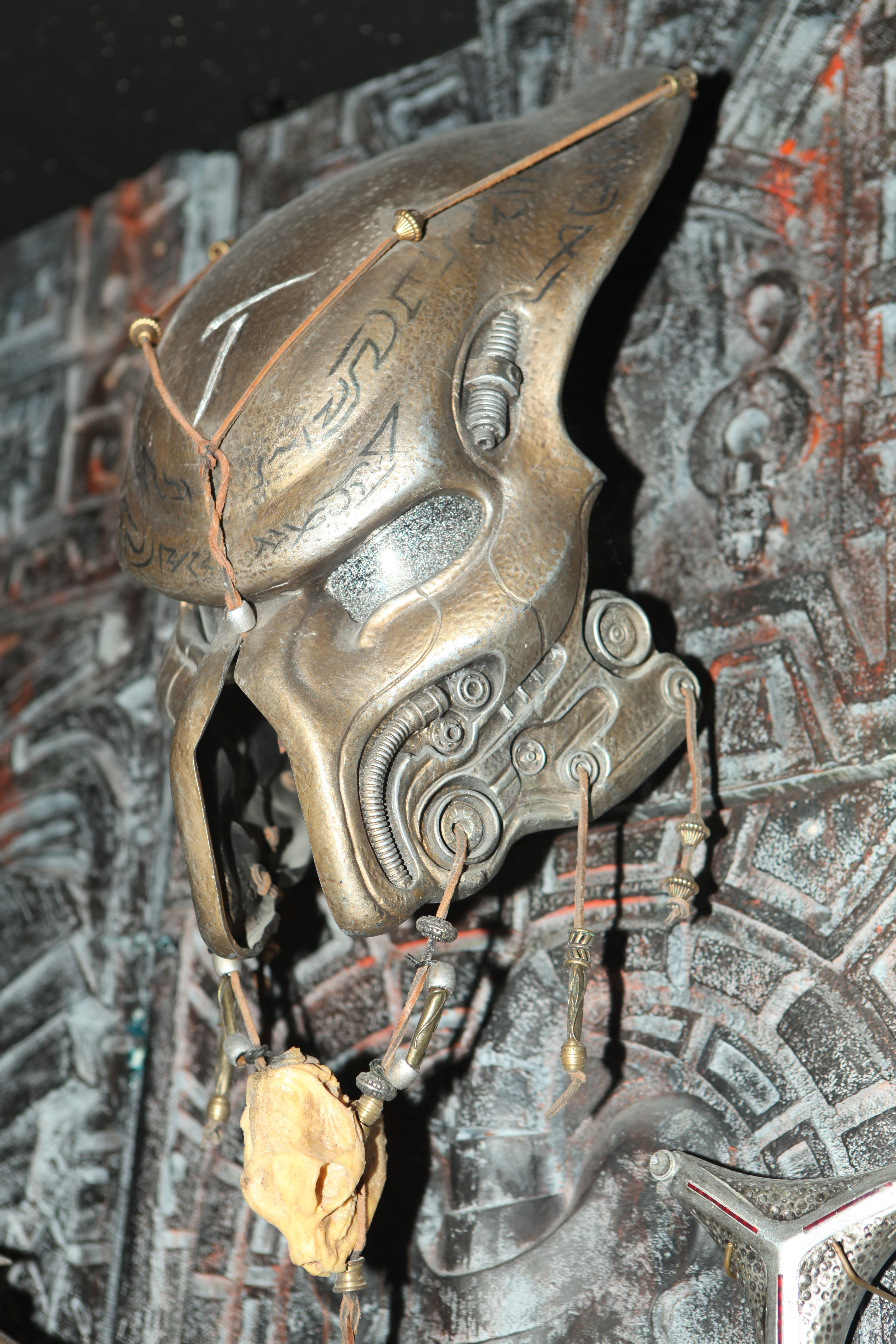 AVP Elder Predator Helmet 02