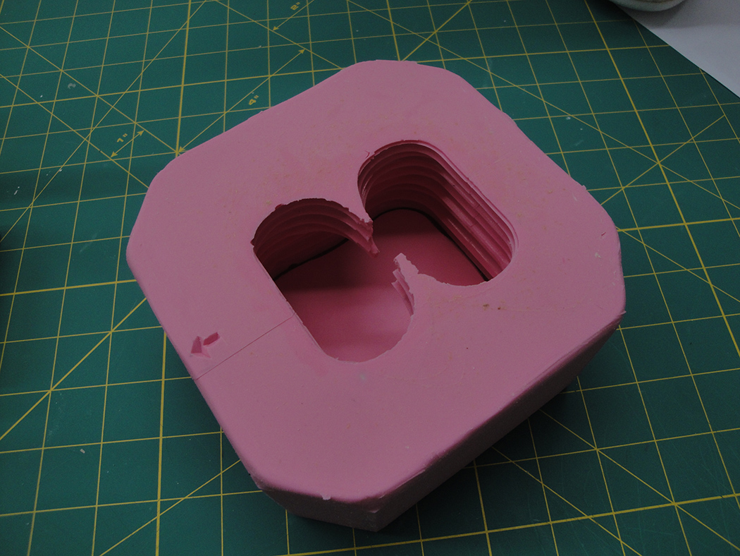 B 9 UPPER LEGS MOLD