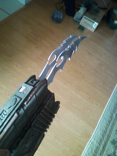 blade gauntlet