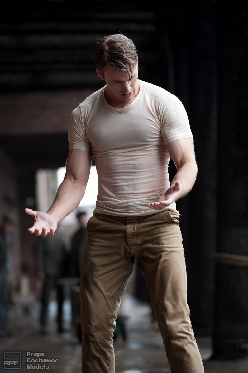 Chris-Evans-in-Captain-America-The-First-Avenger-2011-Movie-Image-2-e131016