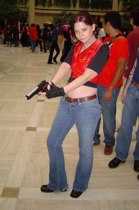 Claire Redfield; Code Veronica version.
I need to get a better pic of the back.
Photo by KatTheConGoer