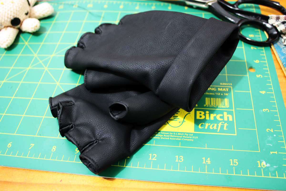 Completed gloves
