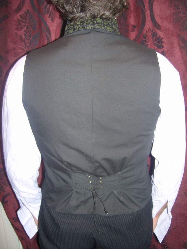 corseted back, in black cotton.