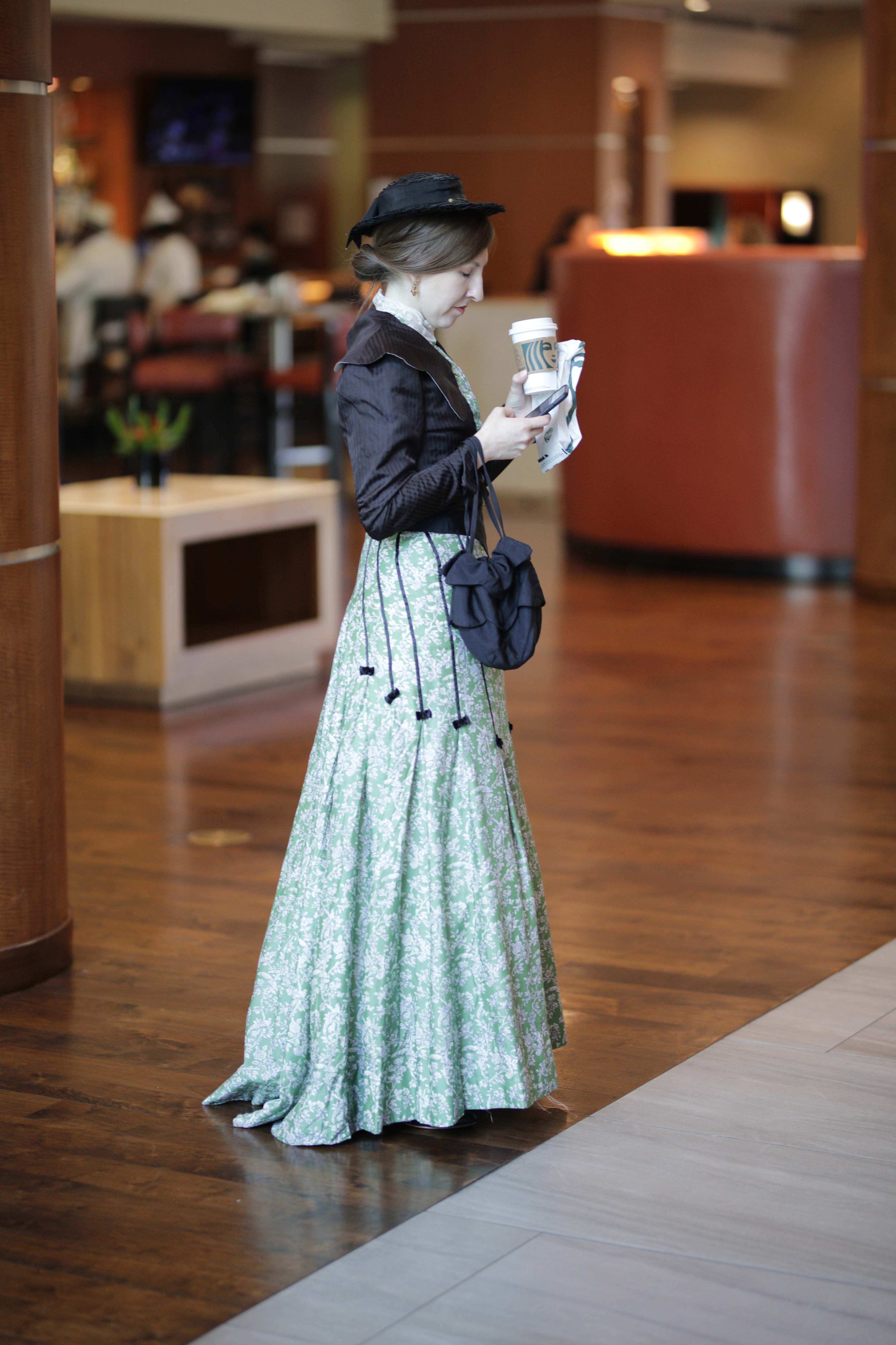 Costume College 2019 - 07.28 - 4 - Hallway 042.jpg