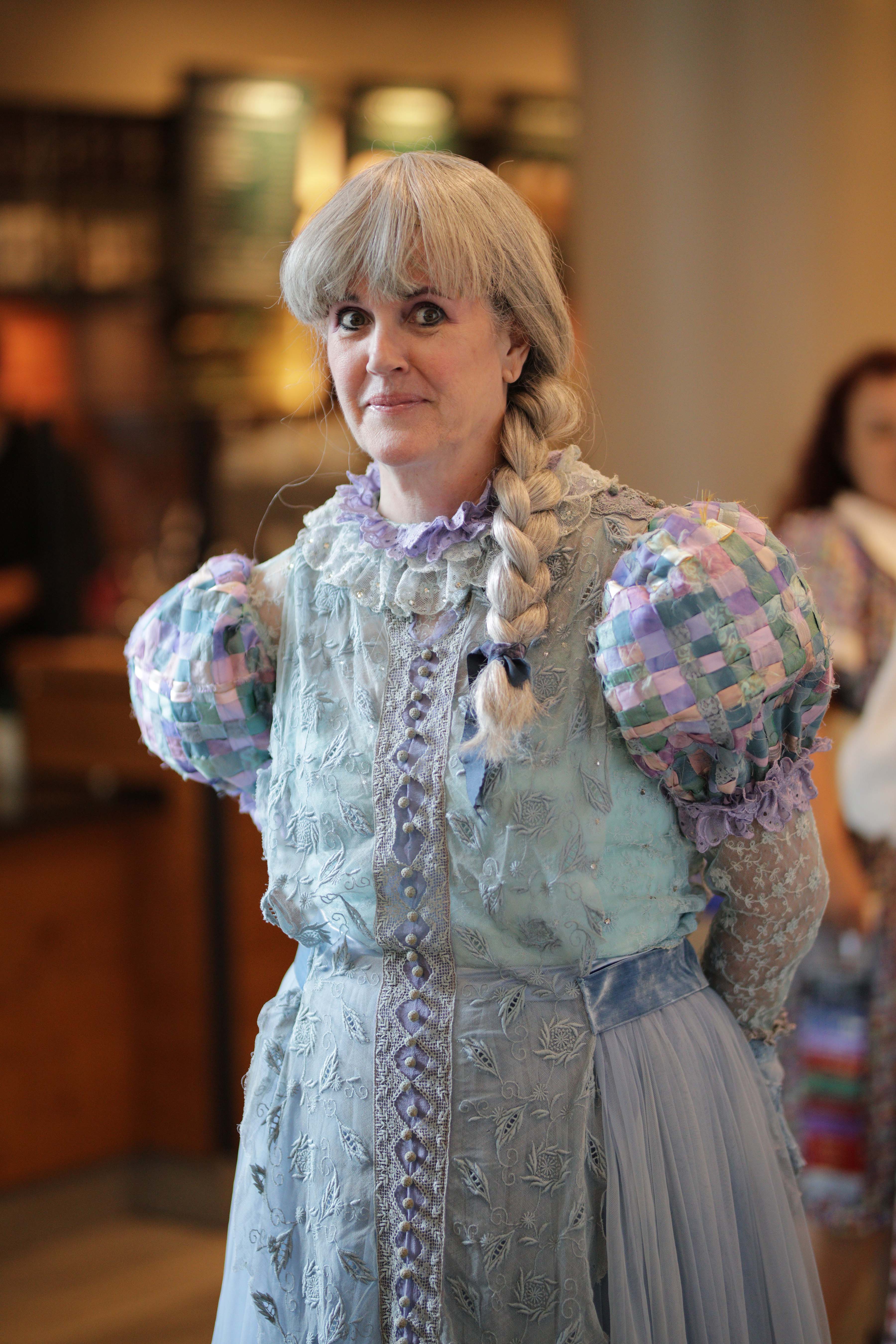 Costume College 2019 - 07.28 - 4 - Hallway 085.jpg