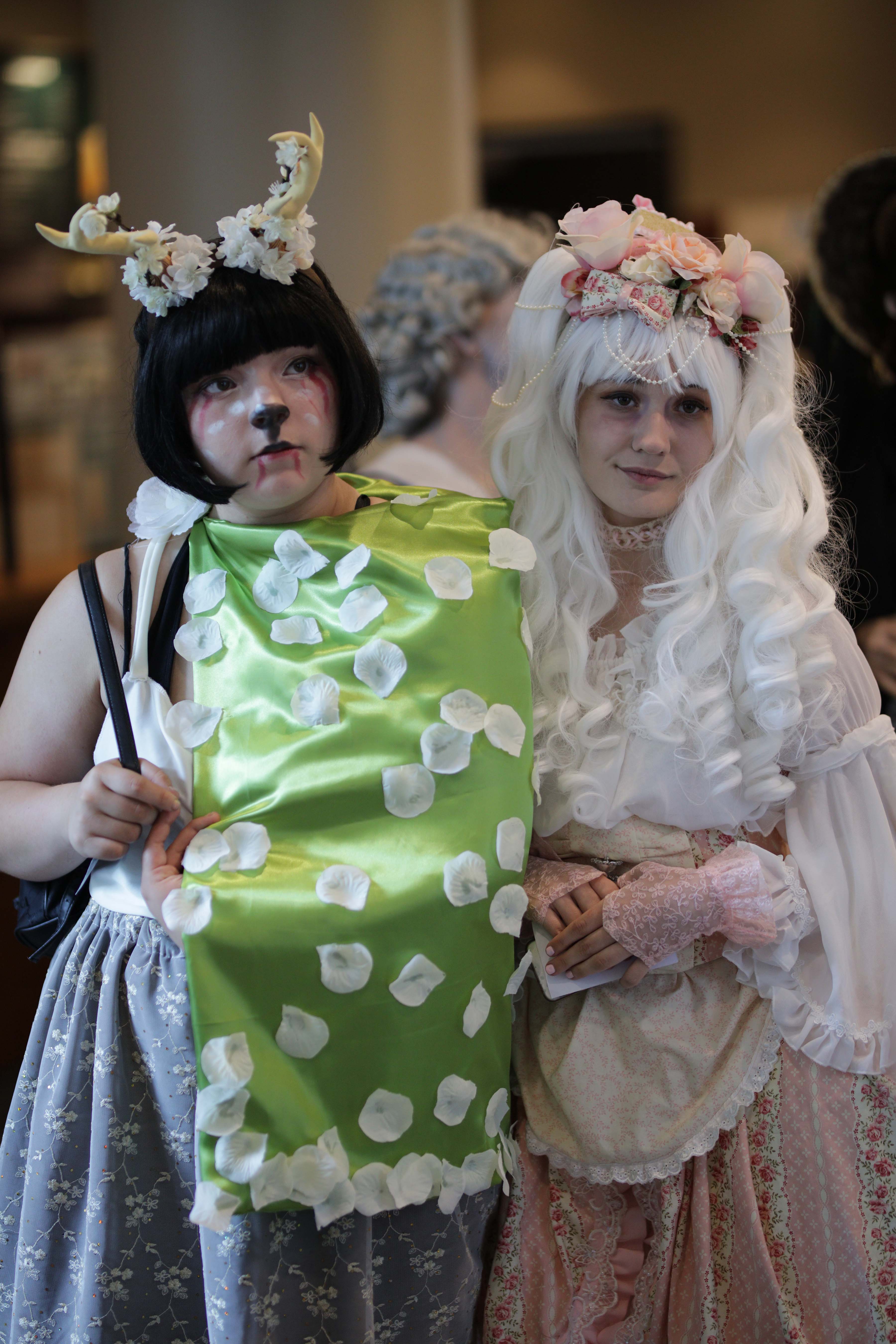Costume College 2019 - 07.28 - 4 - Hallway 090.jpg
