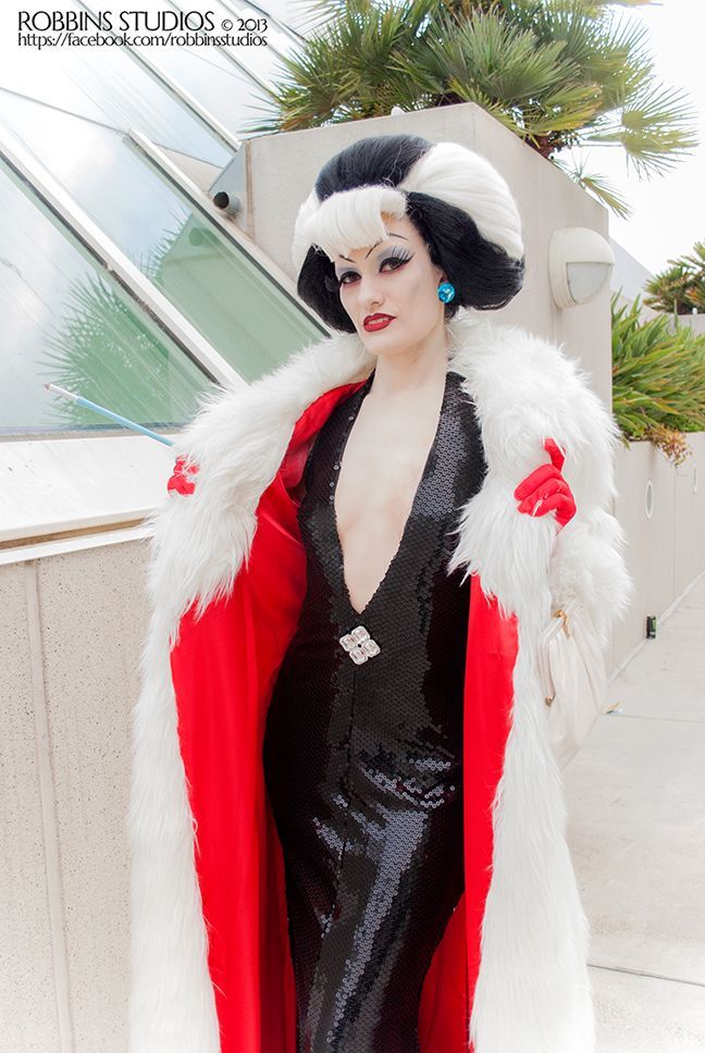 Cruella de Vil - Disney Villains Designer doll version