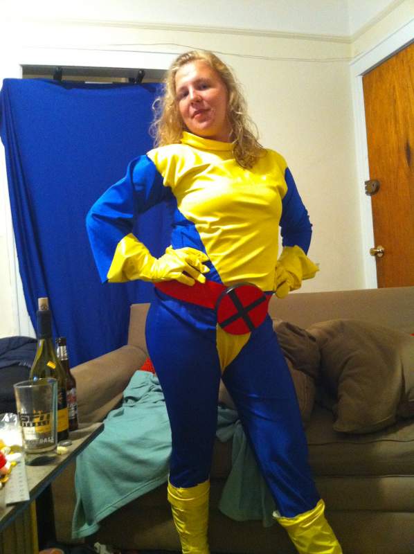 don't think it was easy getting my roommates into these outfits...  as i said, it was the VERY first thing i had ever sewn...  so looking back, i thin