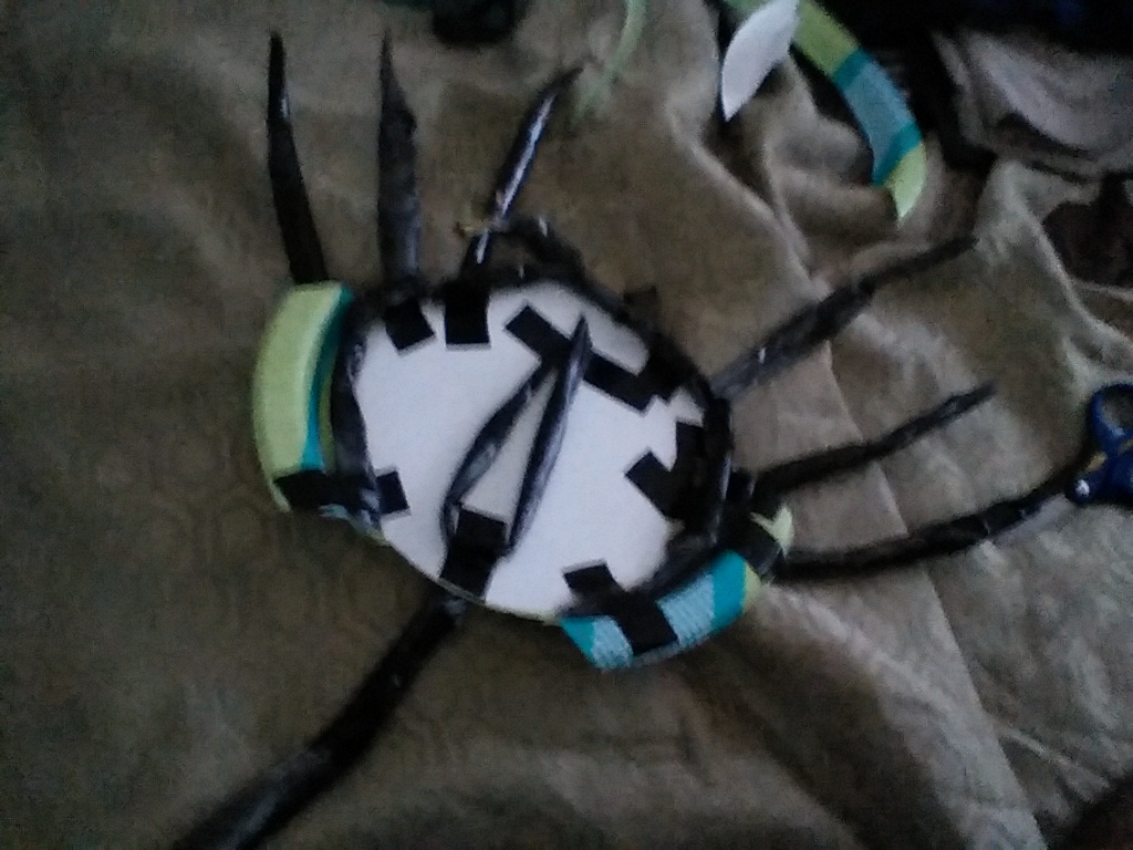 Duct tape facehugger build