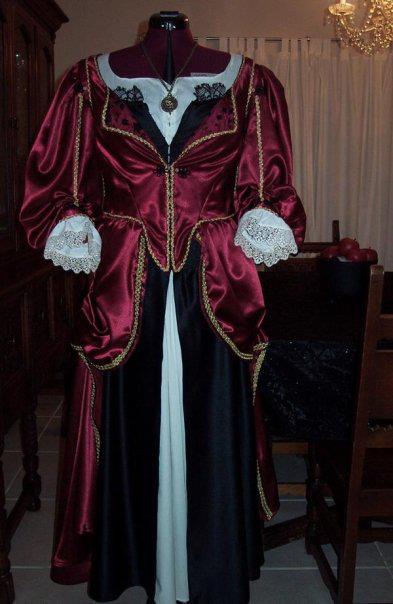 Elizabeth Swann in walk the plank dress