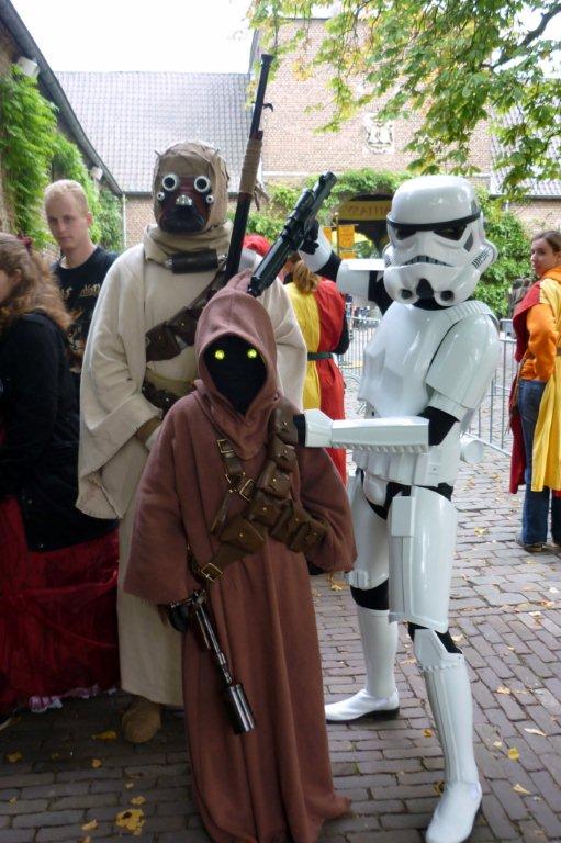 fantasy fair arcen 457 , here at the entrance we were welcomed by the dutch garisson
