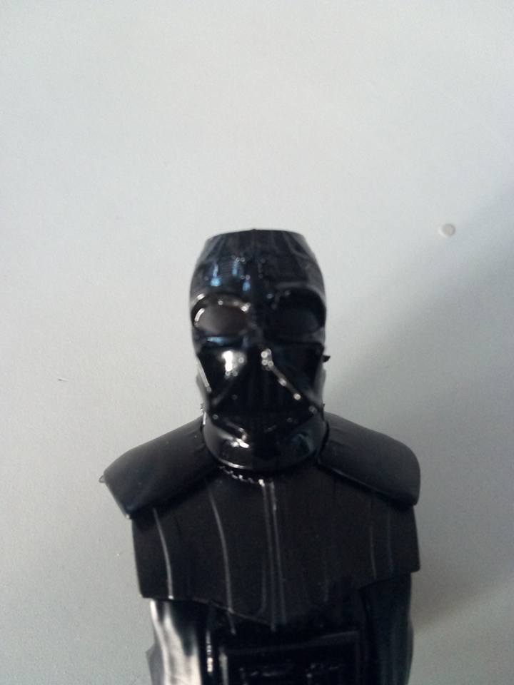 Front part. I feel Vaders outfit is made up of different blacks. At this point the face mask is Tamiya semi gloss black, the lens' on the mask are Tam