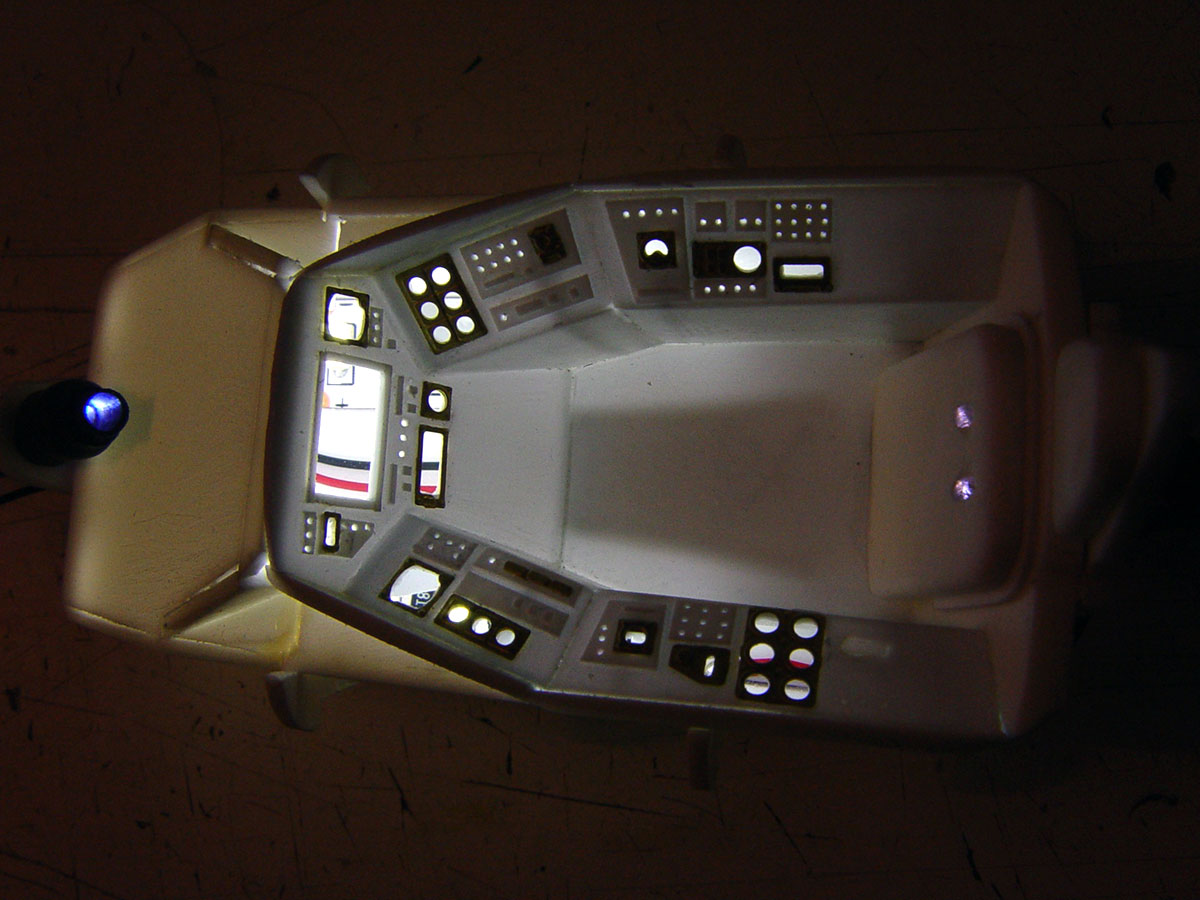 Galactica-Viper-cockpit-lights-04-Moska