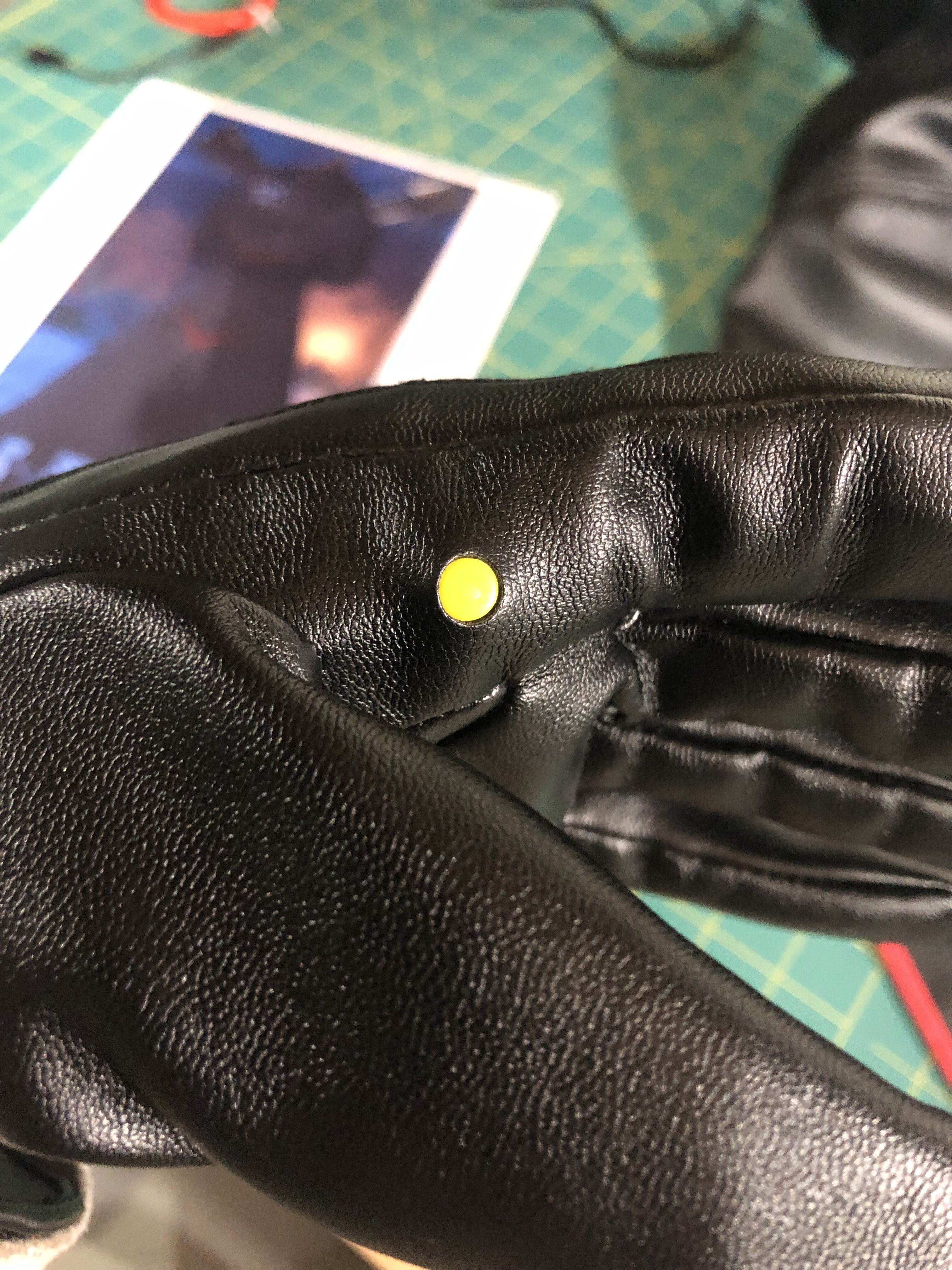 GloveButton2