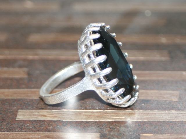 hartnellRing1