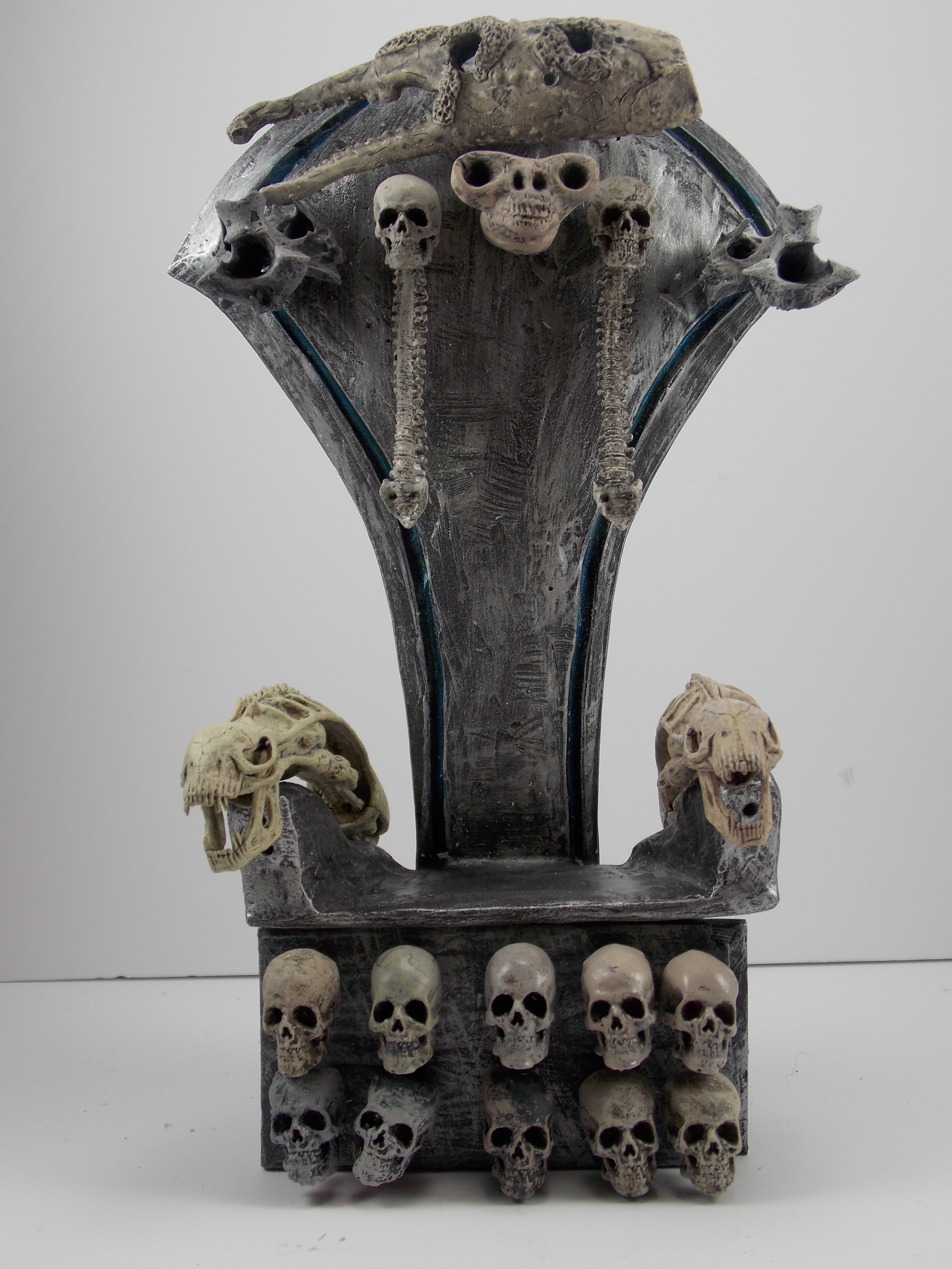 Hive Wars Trophy Throne with skulls