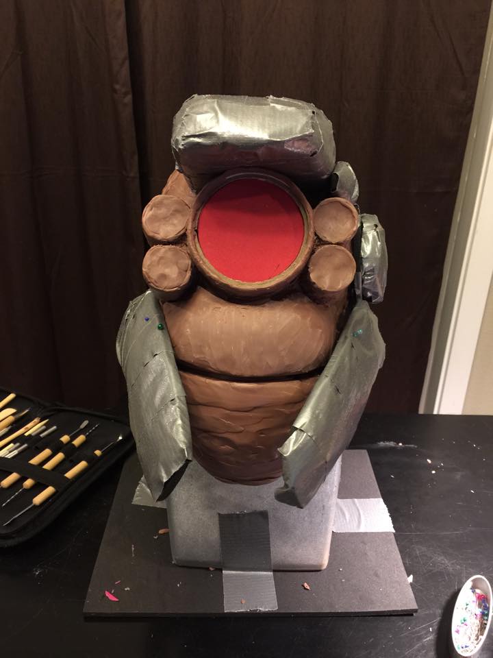 Homerbot from the front.

I'm already seeing the proportions aren't quite right with the eyes.. damn you inner perfectionist!!!!!