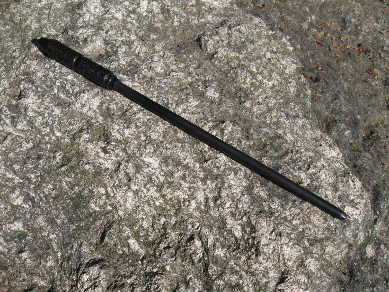 I made this long ago that time I can't find good picture of Snape's wand. I found one online but it's small to see so I did my best.
