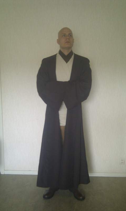 Jedi outfit (bought from thorneyboy) without saber.