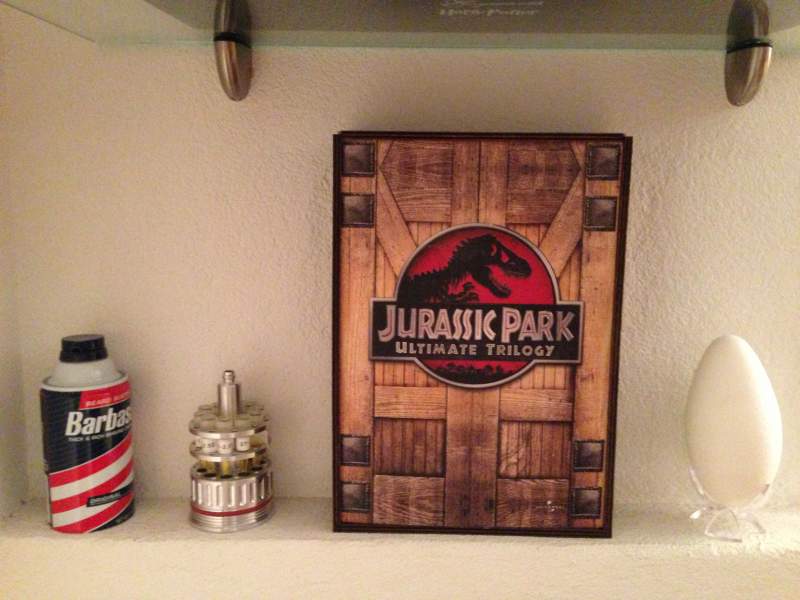 Jurassic Park - Barbasol incl. Movie Prop Dino Embryo Replica