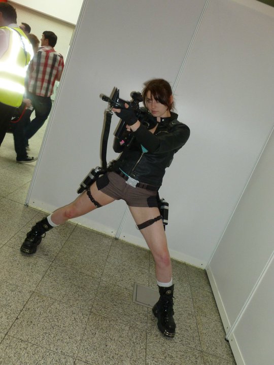 Lara with M4A1

By Kalum