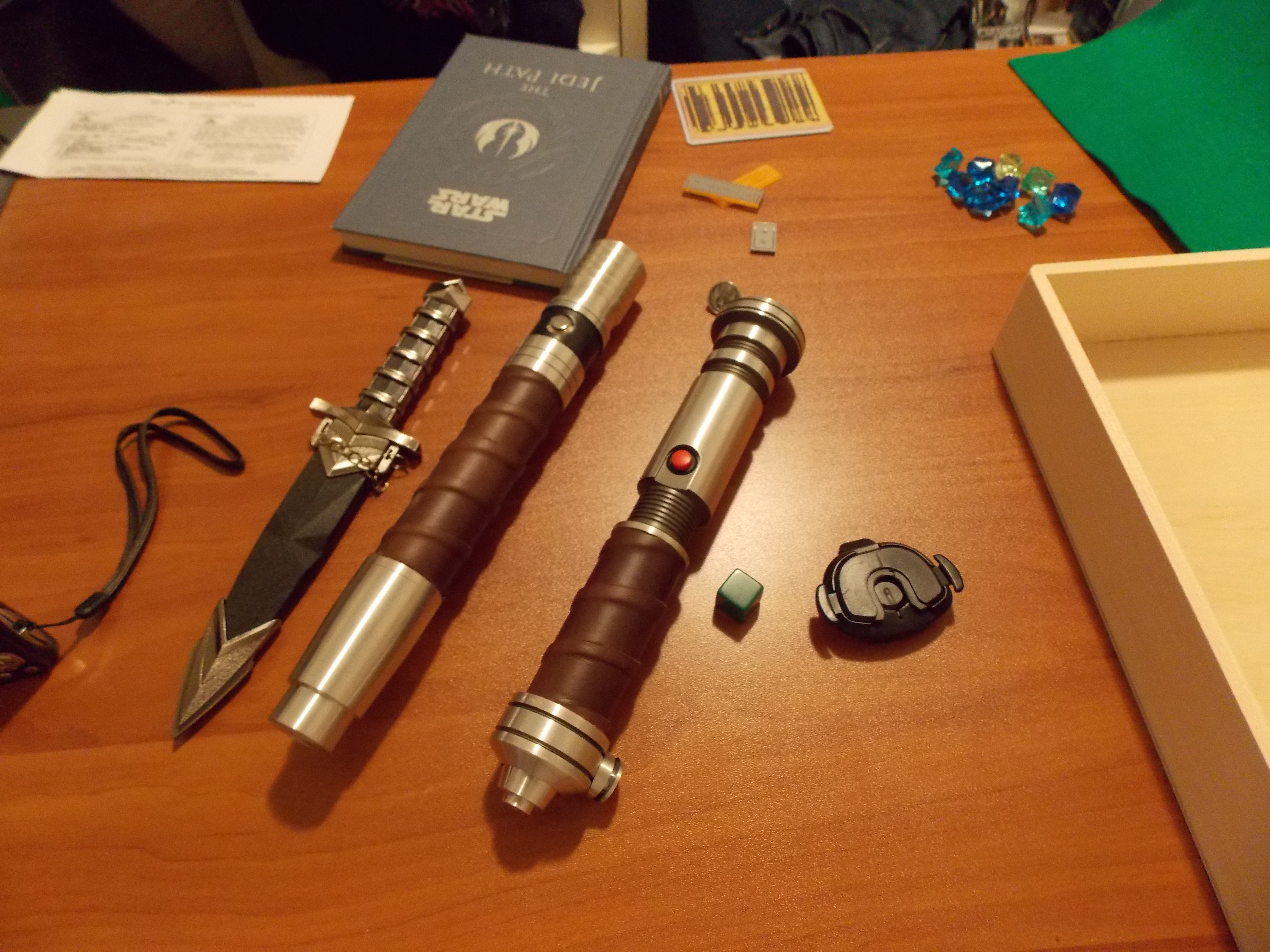 Lightsaber box 005.JPG
