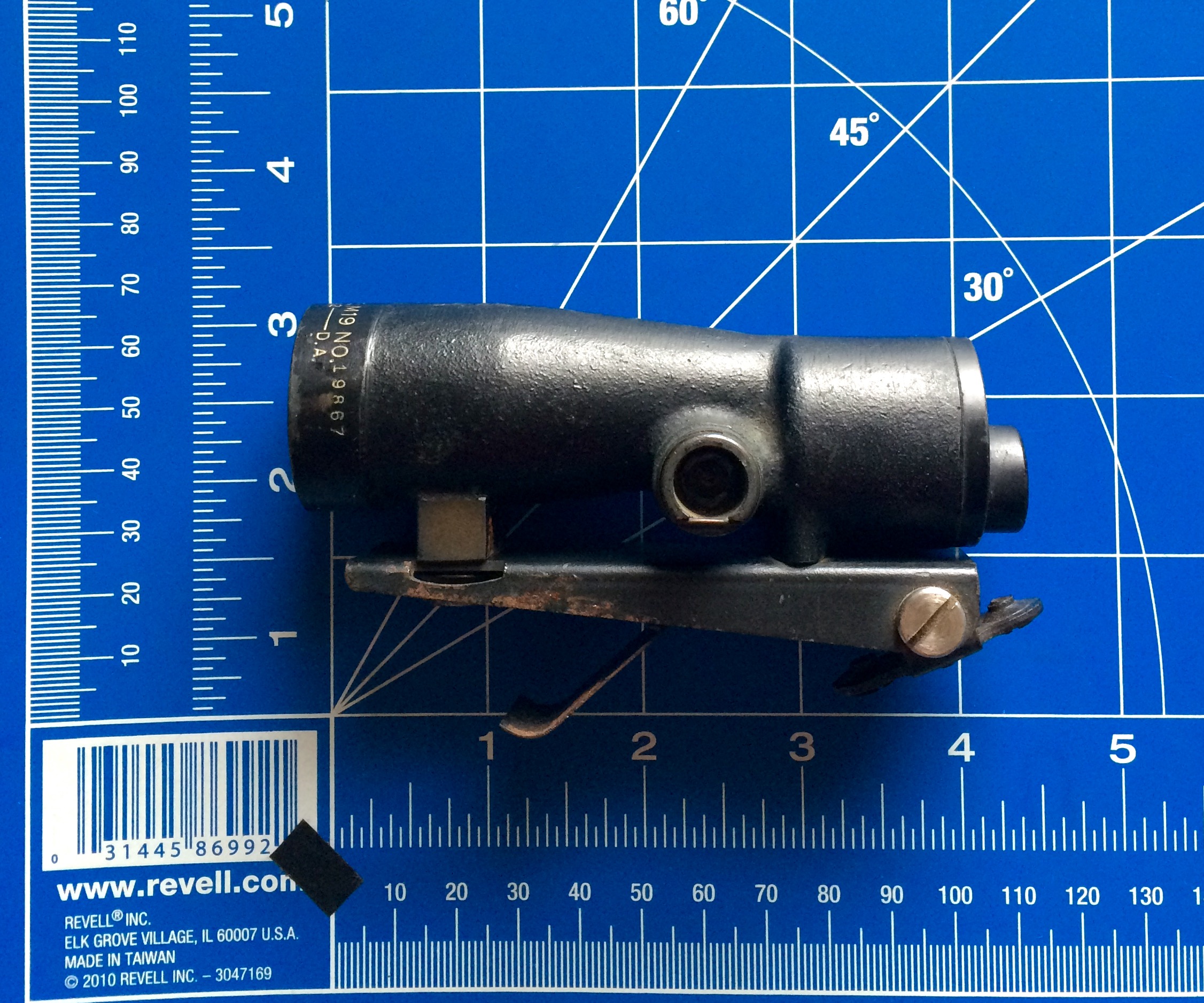 M.H.R. CO.
Telescope, M19
Serial # 19867
1942

1942 US Military M19 Telescope with original mount.  Optics are clear - minor dust - reticle intac