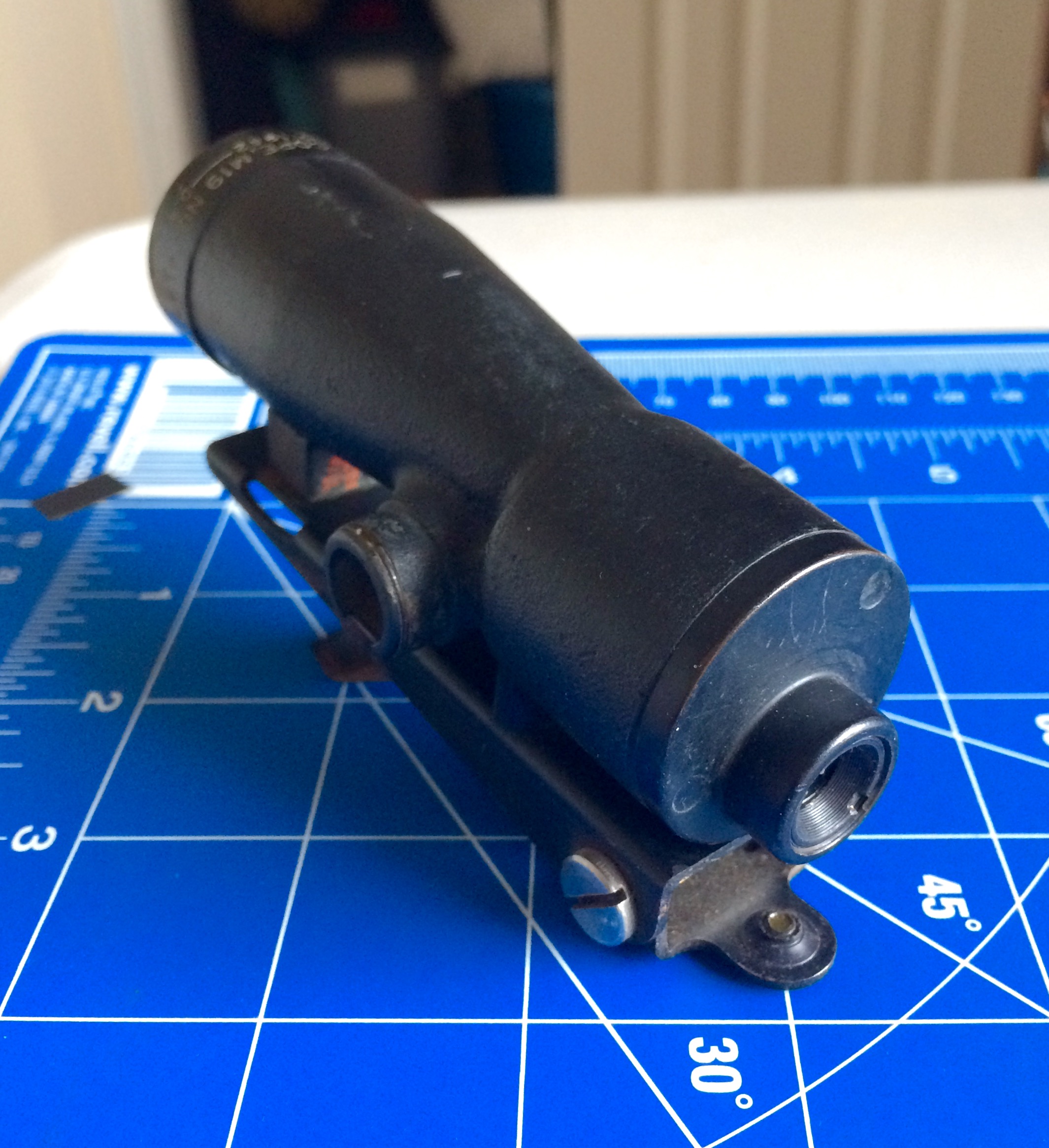 M.H.R. CO.
Telescope, M19
Serial # 19867
1942

1942 US Military M19 Telescope with original mount.  Optics are clear - minor dust - reticle intac