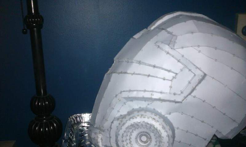 Mass effect Blood Dragon Armor helmet pep from the side
