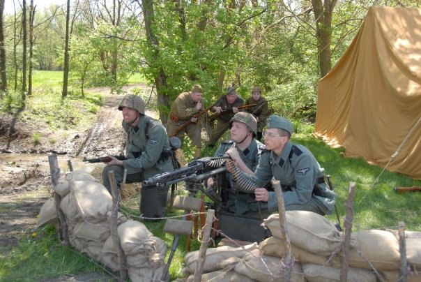 My day's with the a  Waffen-SS group, that's a live MG42 on the laftette tripod.
Had lots of fun with it at this event.