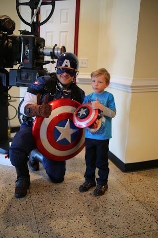 Posing with fans at the Captain America The Winter Soldier premiere at the Radford Theatre, Radford, VA.
