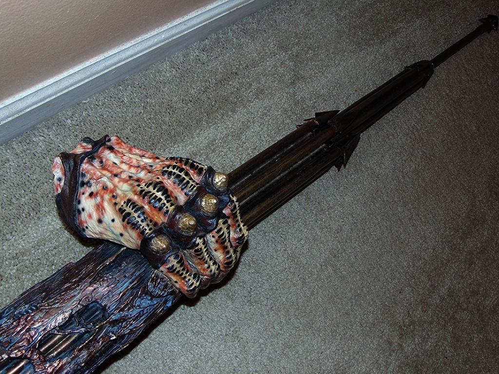 PREDATOR 2 STATUE ( Collaboration work Between Larry Kidd and I )