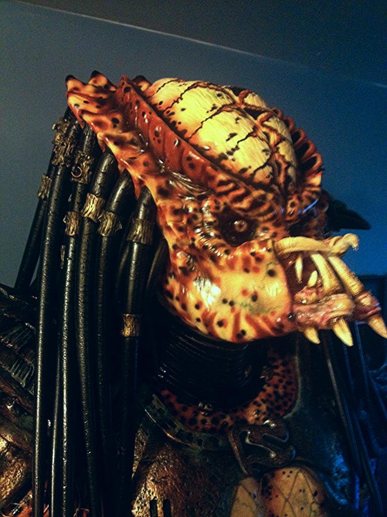 PREDATOR 2 STATUE ( Collaboration work Between Larry Kidd and I )