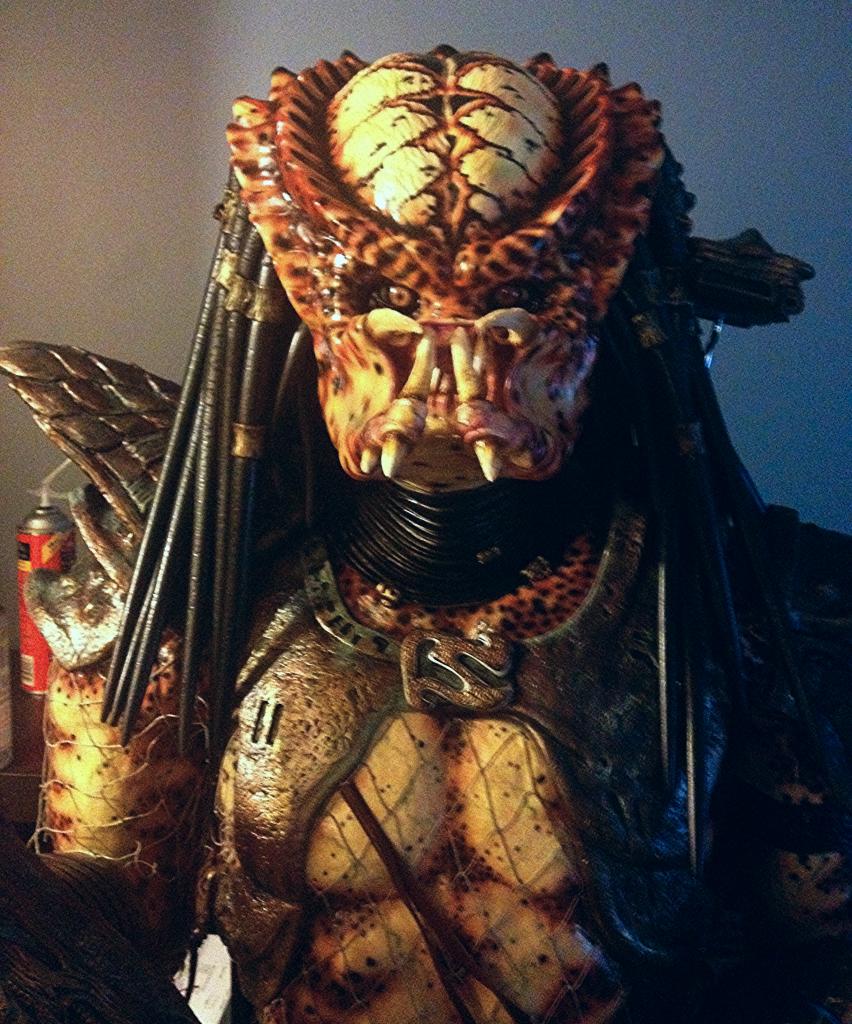 PREDATOR 2 STATUE ( Collaboration work Between Larry Kidd and I )